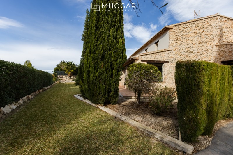 Rústica Elegancia - Casa de Campo a la venta en Benissa!